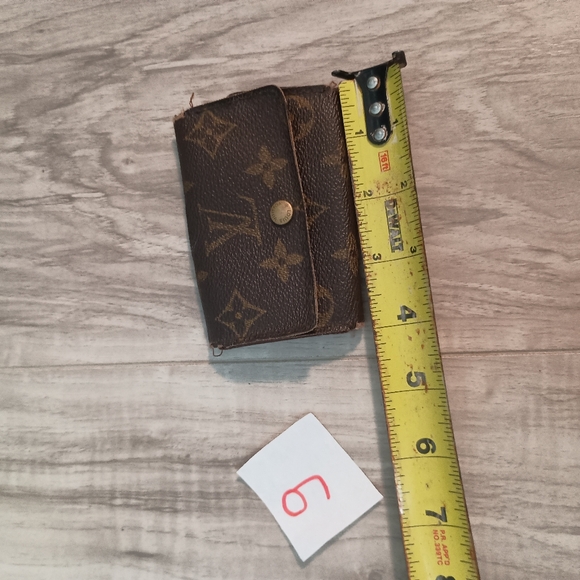 LOUIS VUITTON Key Case Monogram Beige Monogram Canvas Authentic - Picture 9 of 10